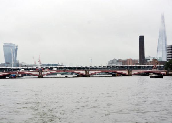 2016-06-23_Blackfriars Railway Bridge ʿ·-30001.JPG