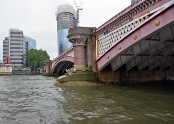 2016-06-23_Blackfriars Railway Bridge_J.P. Morgan Private Bank ʿ·-Ħͨ˽10001.JPG