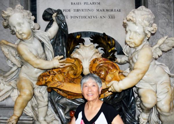 2015-07-04_Vatican_ Holy Water Basin in St. Peter's Basilica ʥˮ0001.JPG