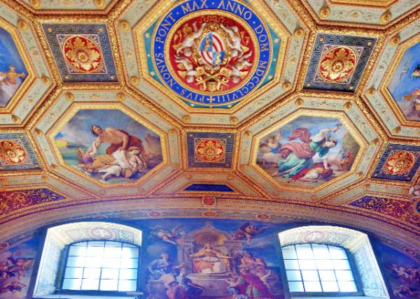 2015-07-04_Vatican Museums_Room of the Immaculate Conception by Raphael-40001.jpg