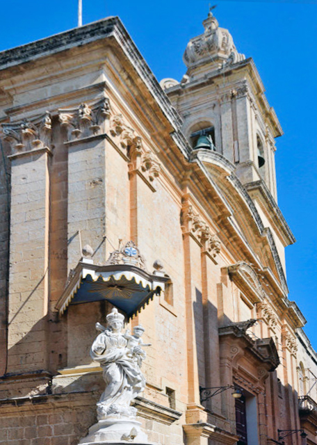 2015-07-01_Mdina_Carmelite Priory_Statue of Mary Jesus ޵ԺҮյ0001.JPG