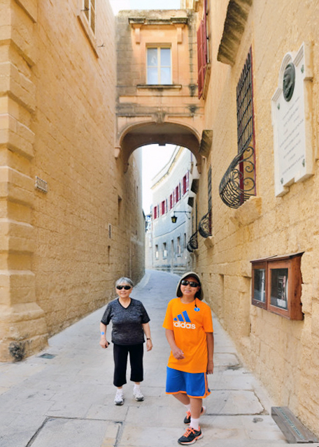 2015-07-01_Mdina_Typical Narrow Medieval Street w Wrought Iron Window Guards -30001.JPG