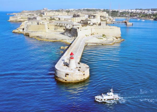 2015-07-01_Valletta_Fort St. Elmo_Breakwater -40001.JPG