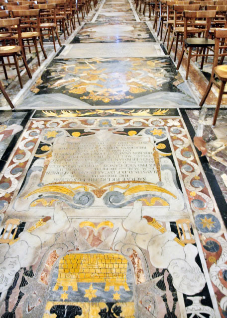 1748892172934413.jpg 2015-07-01_Valletta_St Johns Co Cathedral_Marble Floor w An Entire Series of Tombs Housing about 400 Knights & Officers of the Order 大理石地板可容纳约400名骑士官兵坟墓-140001.JPG