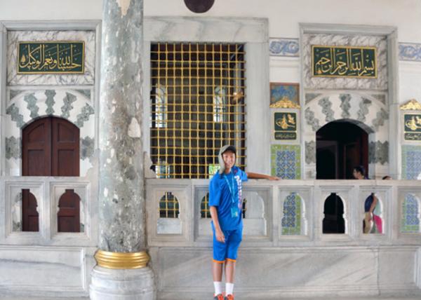 2015-06-27_3rd Courtyard_Main Entrance to Adience Chamber w Small Fountain of Suleiman I to the Right & Large Gifts Window to the Left ڡСˮȪ0001.JPG