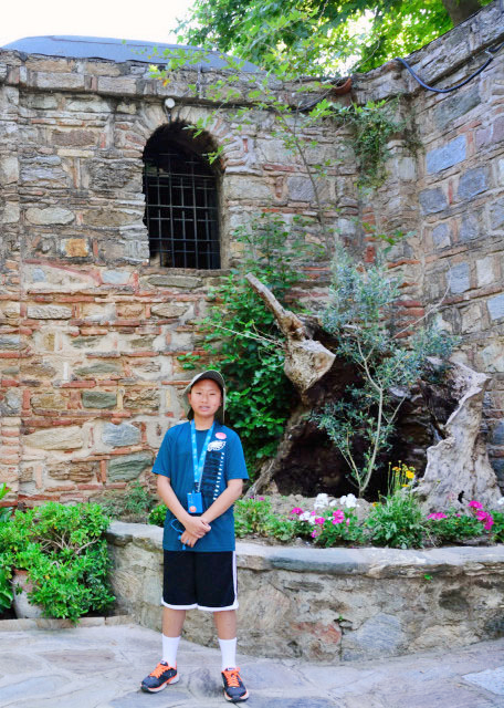 2015-06-18_Seljuk_House of Virgin Mary where she lived the final years of her life in a small stone house on Bulbul Mountainʥĸ֮ҡڲɽϵһСʯȹ-10001.JPG