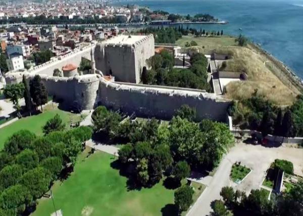 2015-06-28_Kale-i Sultaniye or Çimenlik Castle Built on the Asian Shore of the Dardanelles in 14520001.jpg
