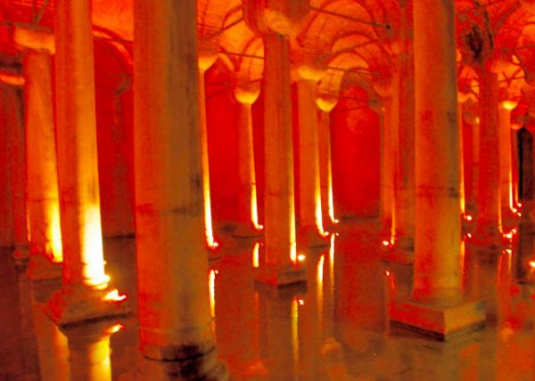 2015-06-27_Basilica Cistern_The Capitals of the Columns mainly in Ionic and Corinthian Styles ͷҪɰ˹20001.JPG