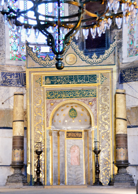 2015-06-27_Haga Sophia_Mihrab located in the apse where the altar used to stand_ pointing towards Mecca-20001.JPG
