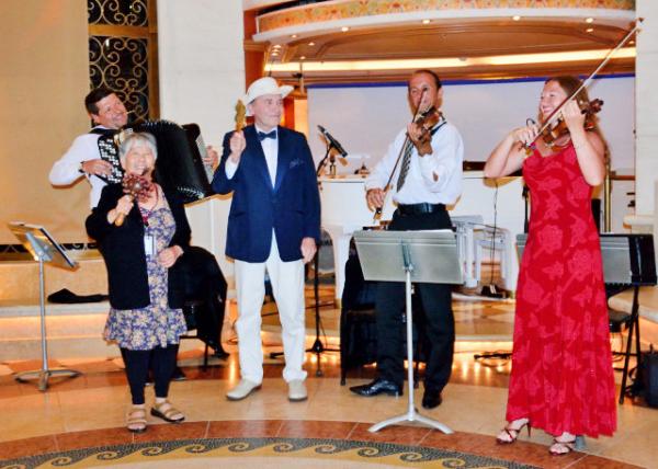 2015-06-25_Emerald Princess_Mozaika Trio0001.JPG