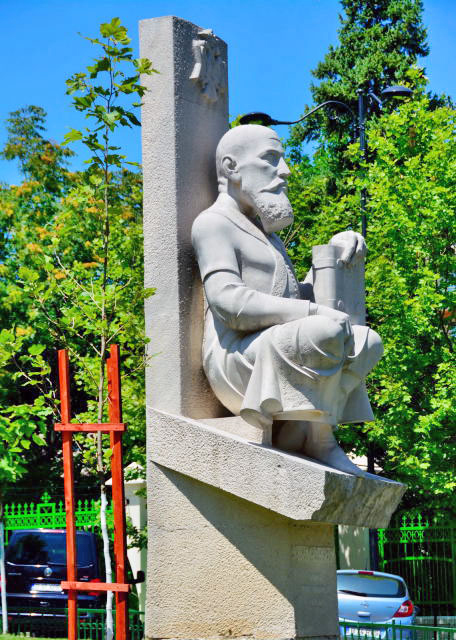 2015-06-24_Serban Cantacuzino Monument, a Prince of Wallachia between 1678 and 16880001.JPG