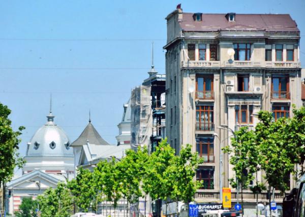 2015-06-24_The House where Zoe Dumitrescu Busulenga, a Romanian comparatist & essayist, lived0001.JPG