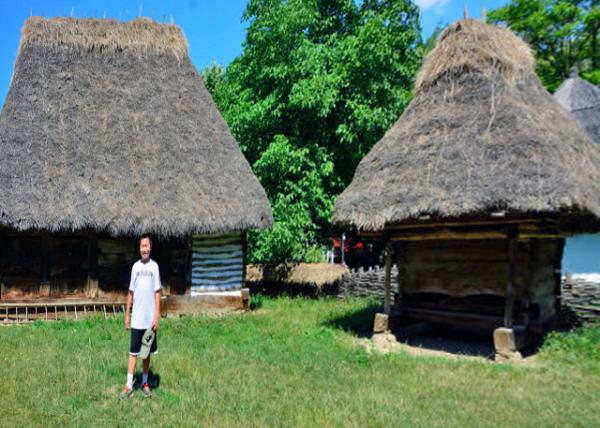 2015-06-24_Dimitrie Gusti National Village Museum_18C Surdesti Household-20001.JPG