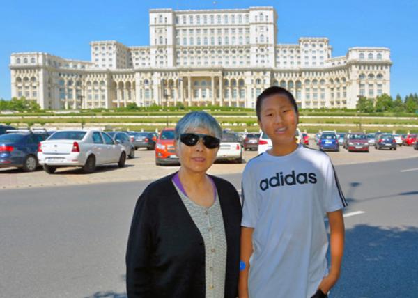 2015-06-24_Palace of Parliament-10001.JPG