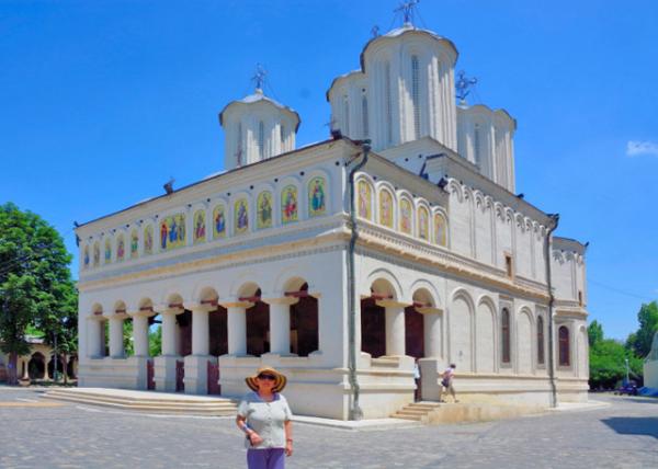 2015-06-24_Romanian Patriarchal Cathedral Ƕ̴-20001.JPG