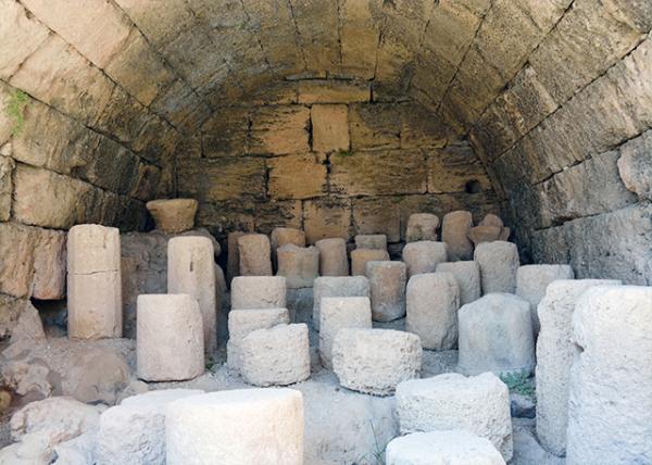 2015-06-17_Ancient Storage Room w Artifacts.jpg