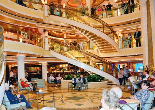 2015-06-23_Piazza of Emerald Princess0001.JPG