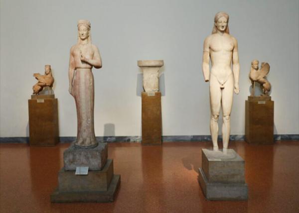 2015-06-20_Nal Archaeological Museum_Statues of Kouros (from the Archaic Period).jpg