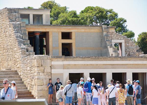 2015-06-16_Knossos_Façade of the Fully Restored Throne Room Complex.jpg