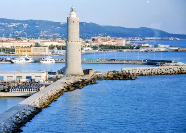 2018-07-19_Livorno_Port_Pier & Lighthouse ͷ-10001.JPG