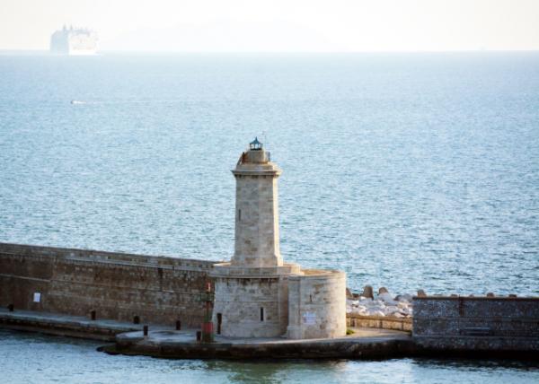 2018-07-19_Livorno_Port_Pier & Lighthouse-20001.JPG