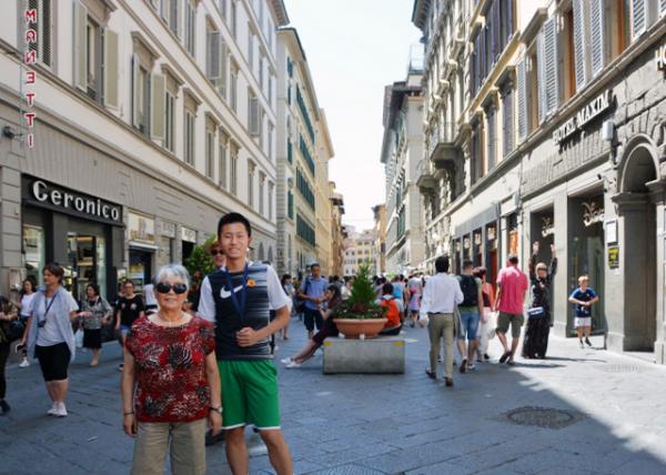 2018-07-19_Florence_Via dei Calzaiuoli -60001.JPG
