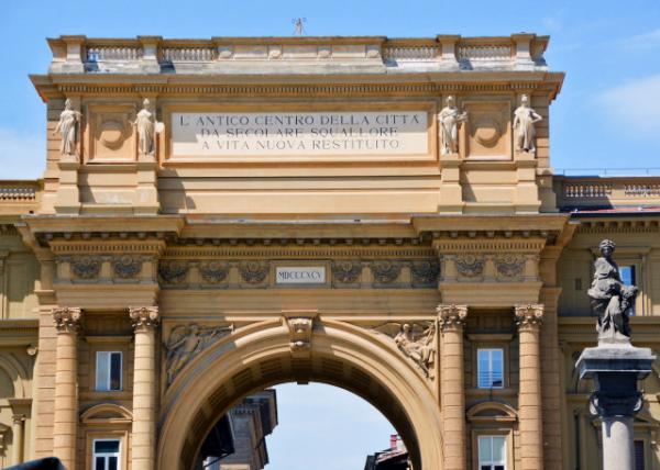 2018-07-19_Florence_Piazza della Repubblica_0001.JPG