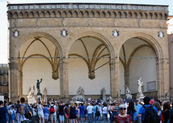 2018-07-19_Florence_Loggia dei Lanzi Ӷ0001.JPG