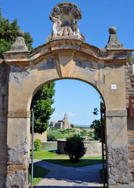 2018-07-18_Parco Torre di Lavello_Gate Τ԰0001.JPG