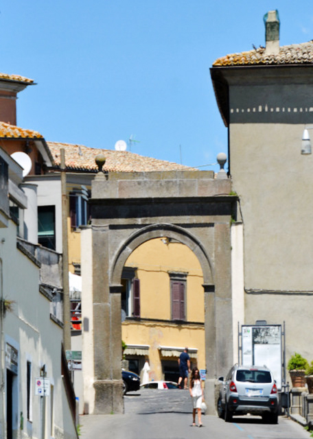 2018-07-18_Montefiascone_Medieval Archway ͹0001.JPG