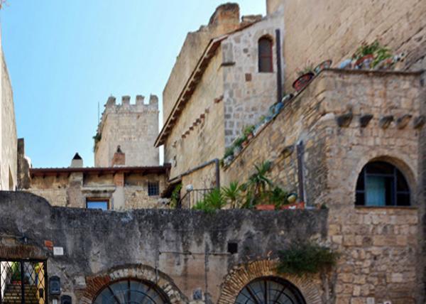 2018-07-18_Palazzo dei Priori Lm0001.JPG