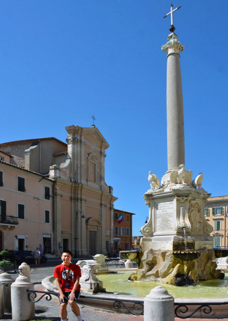 2018-07-18_Tarquinia_Piazza Giacomo Matteotti _Monumental Fountain ZĪR؊WُVoȪ0001.JPG