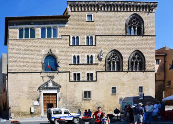 2018-07-18_Tarquinia National Museum_Façade of Palazzo Vitelleschi0001.JPG