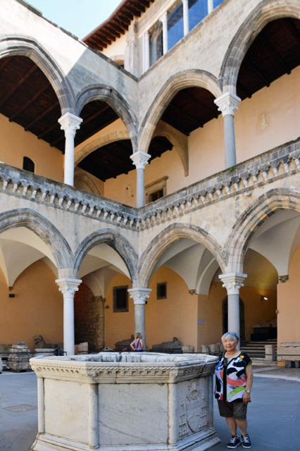 2018-07-18_Tarquinia National Museum_Courtyard of Palazzo Vitelleschi ά̩˹ͥԺ0001.JPG