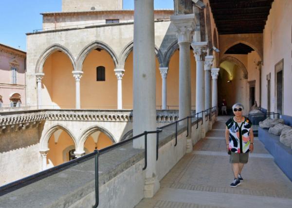 2018-07-18_Tarquinia National Museum_Loggia0001.JPG