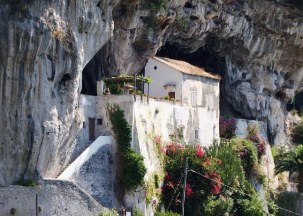 2018-07-17_Maiori_Abbey of Santa Maria de Olearia in 11C, a Benedictine Abbey Founded in 973 973ʥǡǽãʮһͣ޵Ժ.JPG