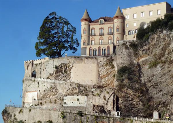 2018-07-17_Maiori_Palazzo Mezzacapo.jpg