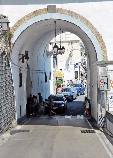 2018-07-17_Amalfi_Tunnel Archway ¥0001.JPG