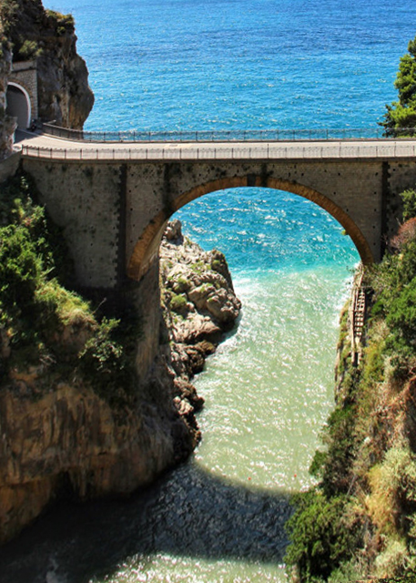 2018-07-17_Furore_Arched Bridge Spanning the Fjord, Used for a High-Diving Competitionź縻Ͽ塤ڸ̨ˮ-10001.JPG