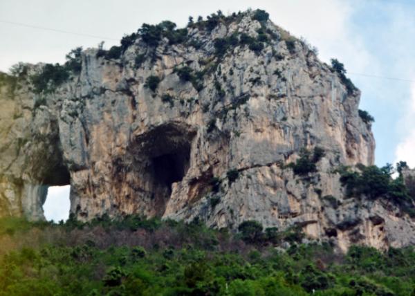 2018-07-17_Montepertuso_Hole in the Mtn-20001.JPG