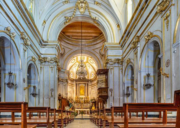 2018-07-17_Positano_Church of Santa Maria Assunta_Interior.jpg