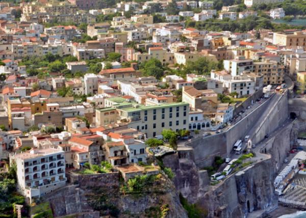 2018-07-17_Sorrento_Piazza Tasso 㳡0001.JPG
