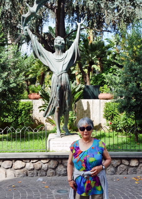 2018-07-17_Sorrento_Monument to Francis of Assisi ʥø0001.JPG
