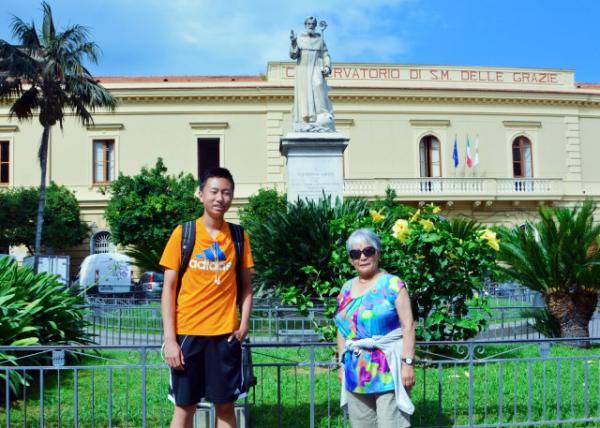 2018-07-17_Sorrento_Statue of St Antoninus of Sorrento ʥ0001.JPG