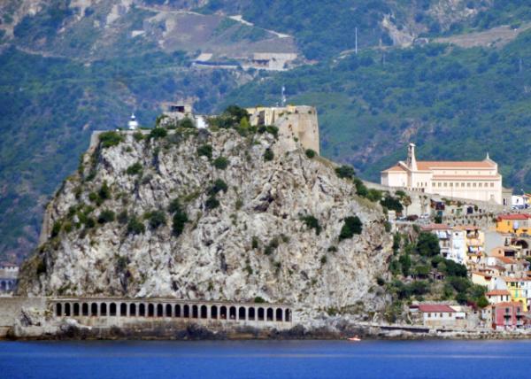 2018-07-16_Scilla_Ruffo Castle & Church of the Holy Spirit in Scilla0001.JPG
