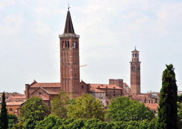 2018-07-10_Church_Sant'Anastasia & Torre dei Lamberti-40001.JPG
