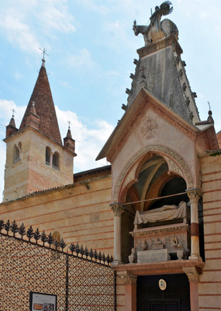 1750479335953879.jpg 2018-07-10_Church_Santa Maria Antica_Tomb of Cangrande I 圣玛丽亚·安蒂卡_坎格兰德一世陵墓-10001.JPG