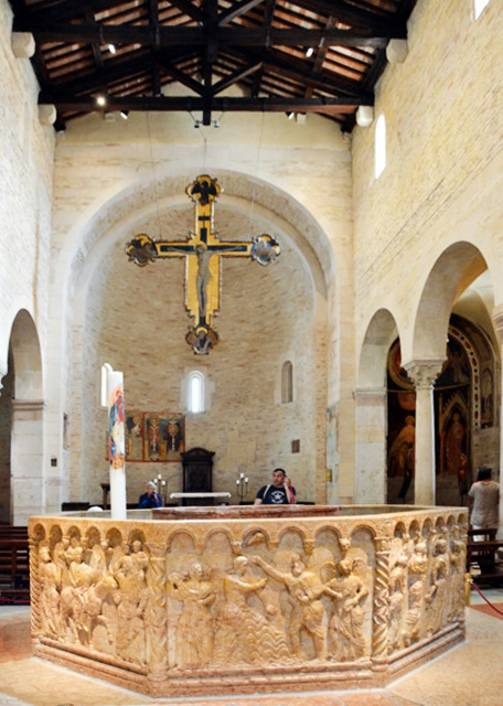 1750479367502733.jpg 2018-07-10_Church_Sant'Elena_ Wooden Trussed Ceiling over Baptismal Font 圣海伦娜·洗礼池上方木制桁架天花板0001.JPG