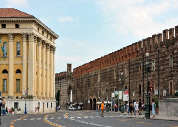 2018-07-10_Piazza Bra_City Hall & Citadel 㳡ǽ0001.JPG