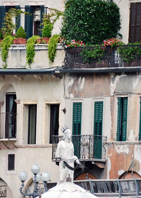 2018-07-10_Piazza Erbe_Fountain of Madonna Verona άʥĸȪ0001.JPG